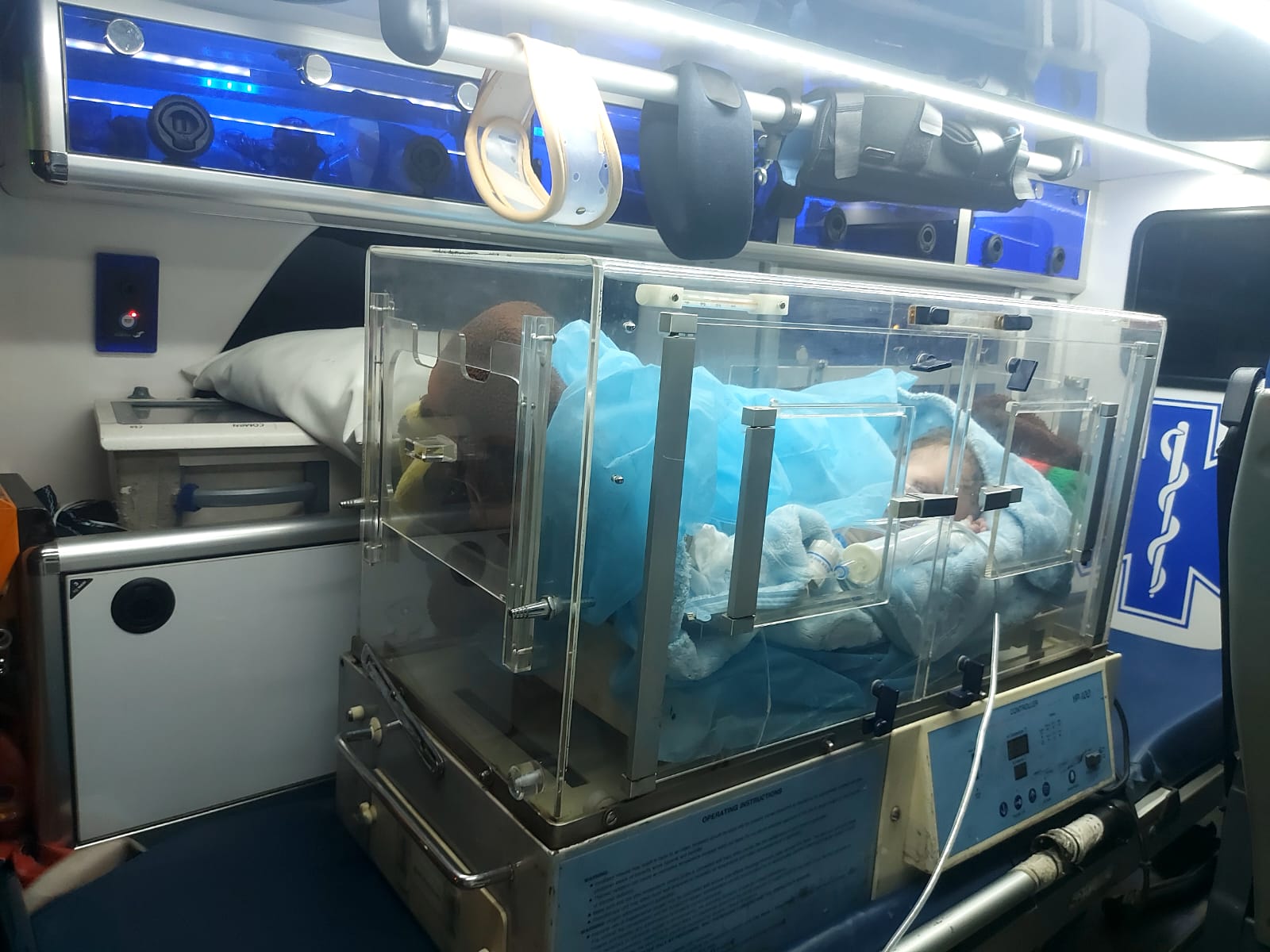 Transport médicalisé avec couveuse bébé